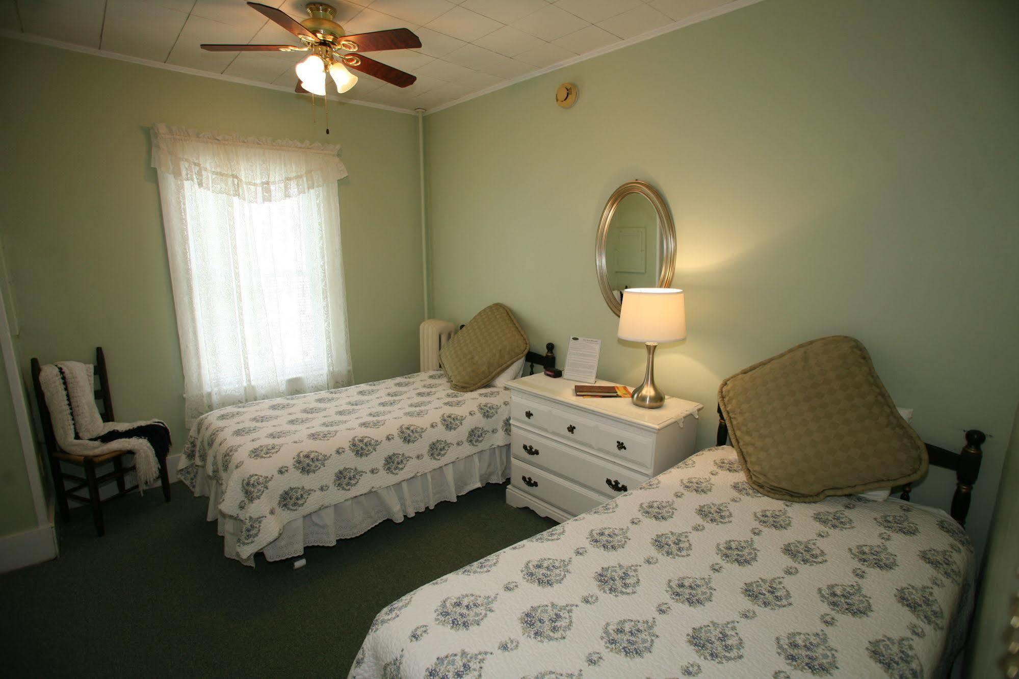Fullerton Inn & Restaurant Chester Экстерьер фото